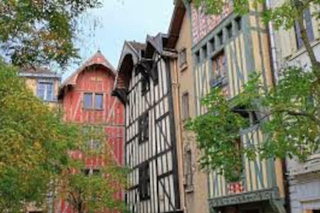 Le Jardin D'Odette Yevres-le-Petit Exterior foto